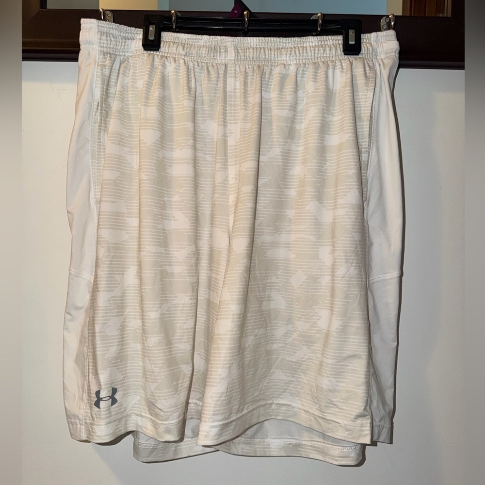 Under Armour White Athletic Shorts with Light Gray Logo Size X-Large